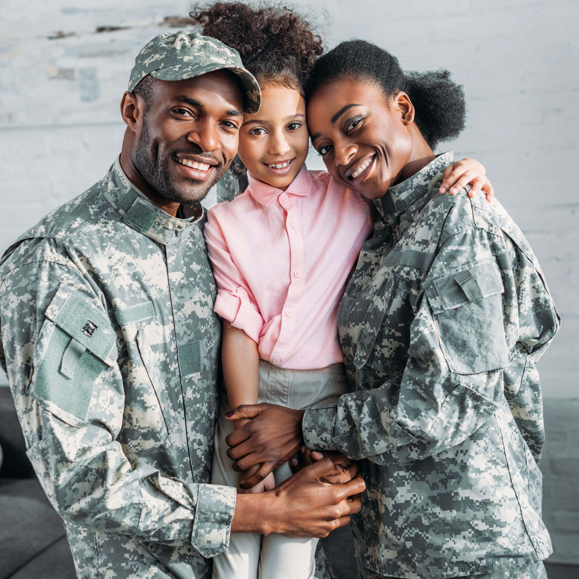 military-family-with-daughter-cover